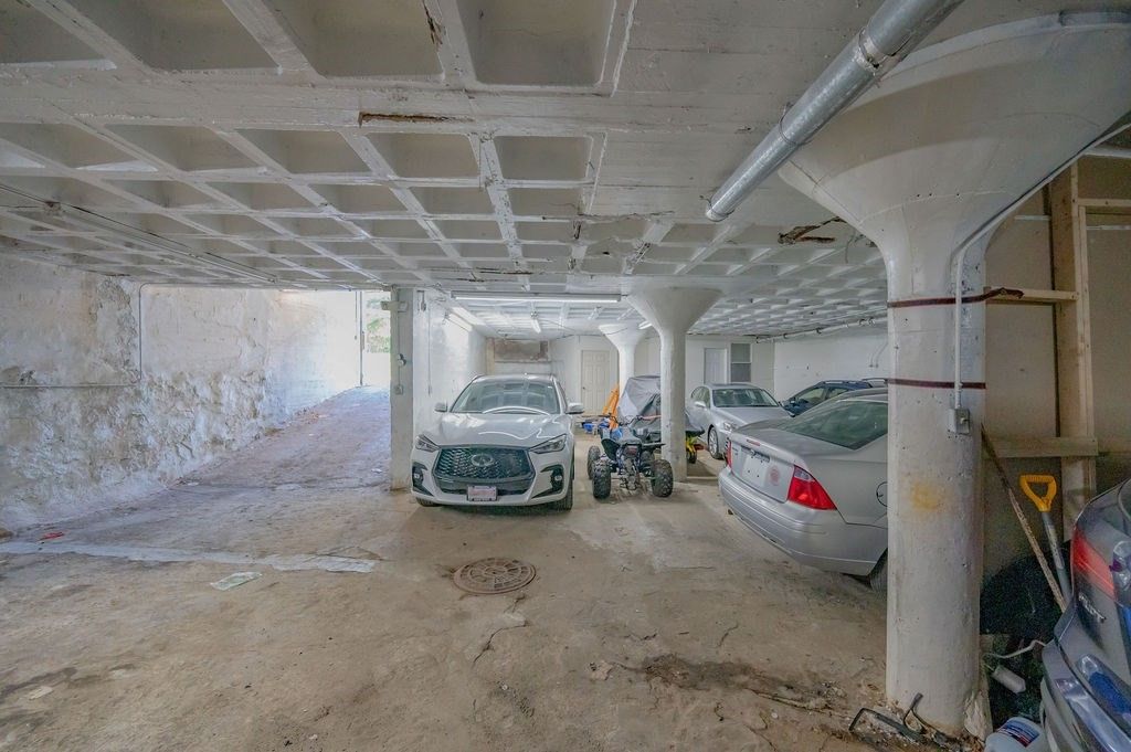 Garage, Interior