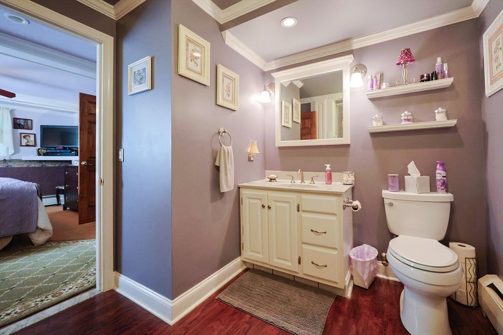 Bathroom, Interior, Recessed Lighting, Wood Texture Flooring