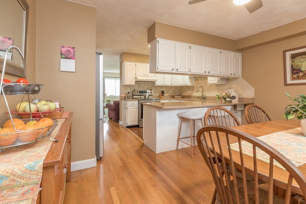 Dining room, Interior, Kitchen, Recessed Lighting, Wood Texture Flooring