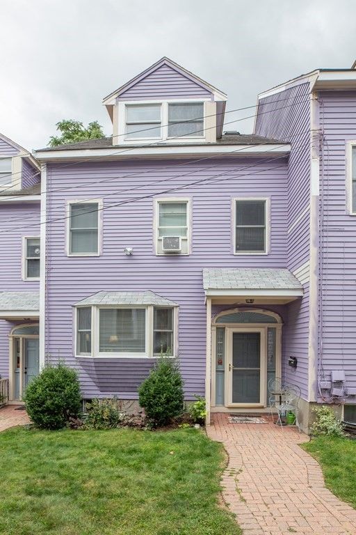Exterior, Facade, Rowhouse