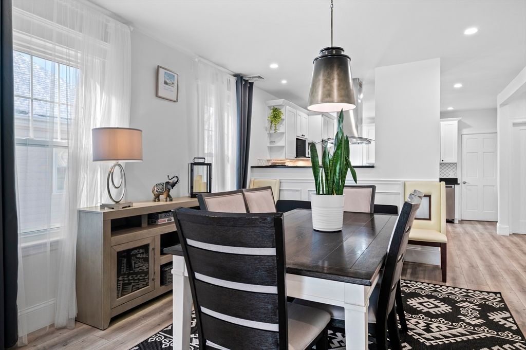 Dining room, Interior, Kitchen, Pendant Lights, Recessed Lighting, Wood Texture Flooring