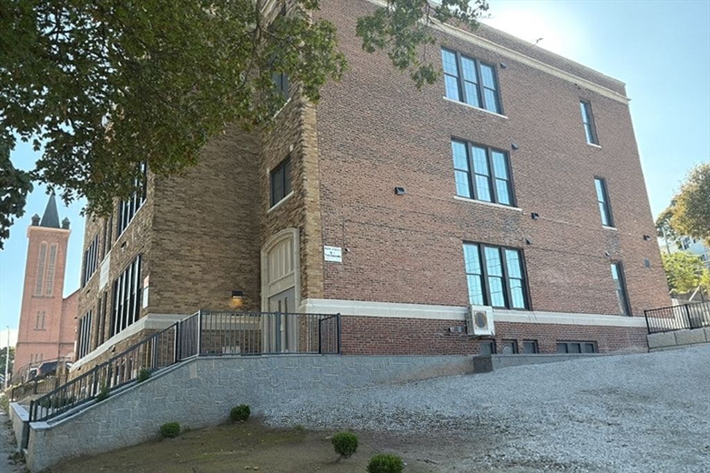 Exterior, Facade, Brick Facade, Rowhouse