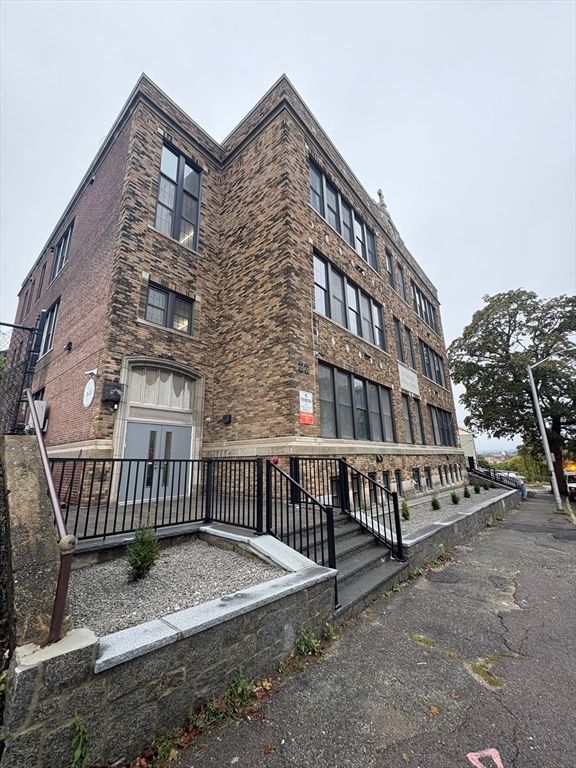 Exterior, Facade, Brick Facade, Rowhouse