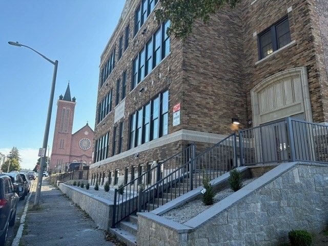 Exterior, Facade, Brick Facade, Rowhouse