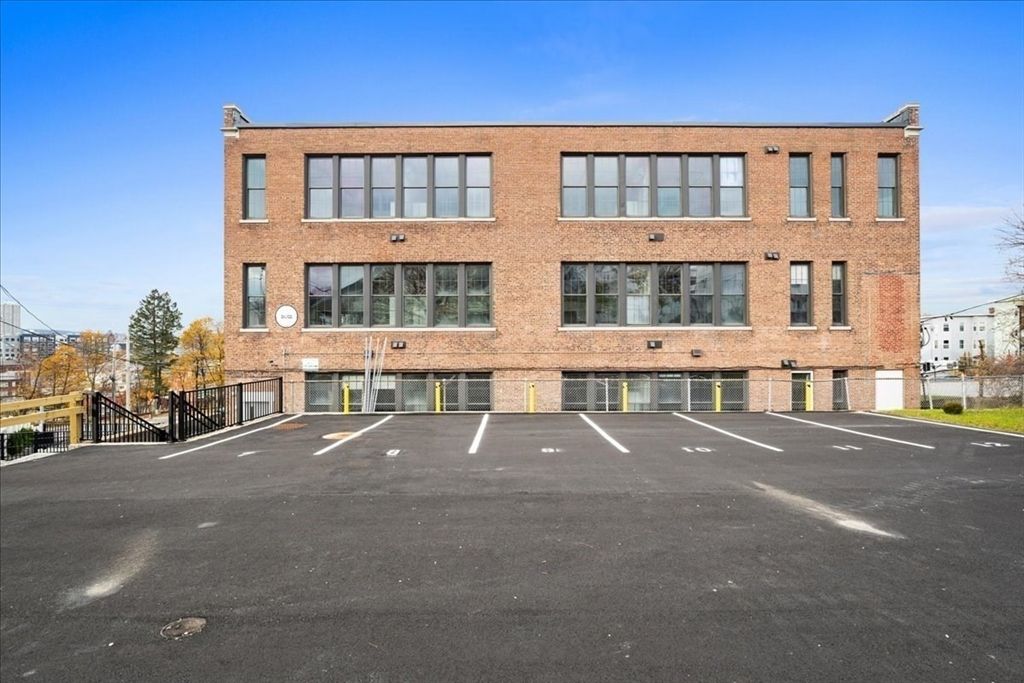 Exterior, Facade, Brick Facade, Rowhouse