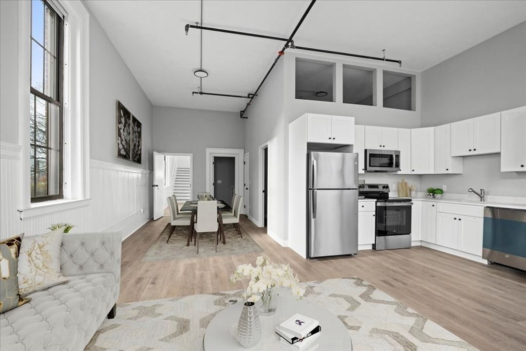 Dining room, Interior, Kitchen, Stainless Steel Appliances, Wood Texture Flooring