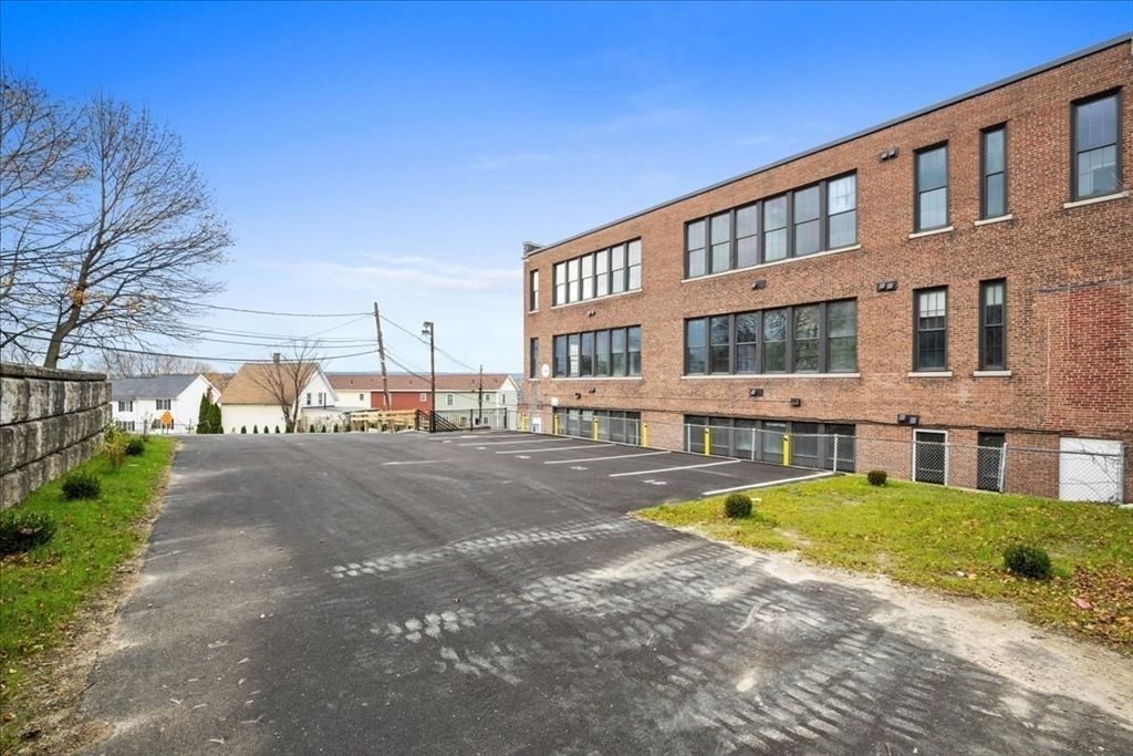 Exterior, Facade, Brick Facade, Rowhouse