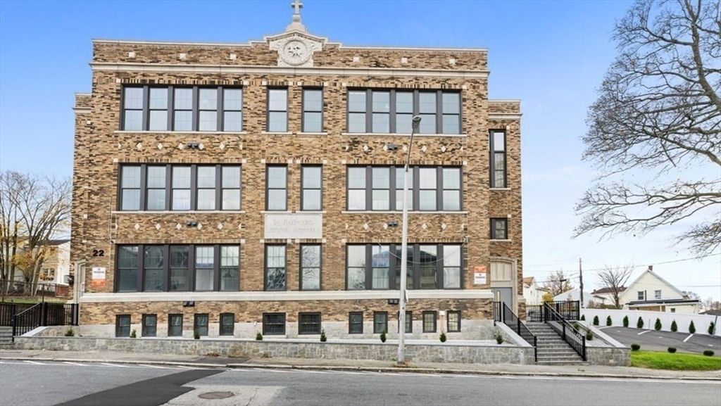 Exterior, Facade, Brick Facade, Rowhouse