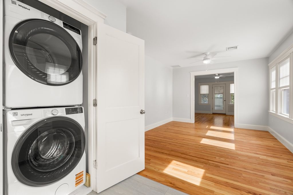Interior, Utility Closets, Washer, Wood Texture Flooring