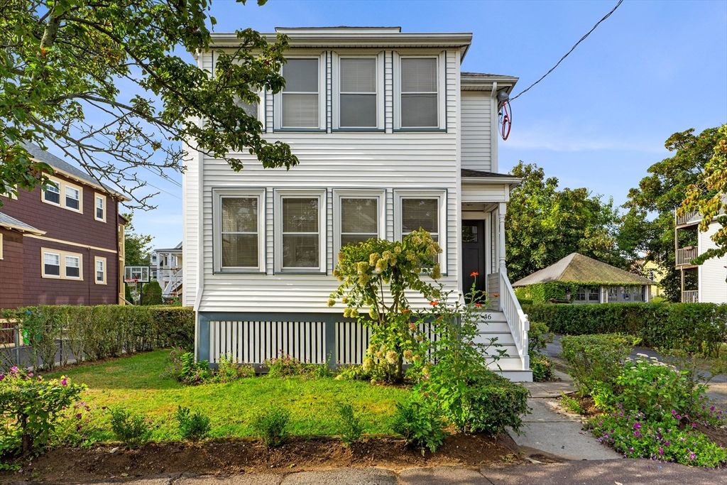 Exterior, Facade, American Foursquare