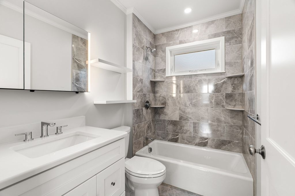 Bathroom, Interior, Recessed Lighting