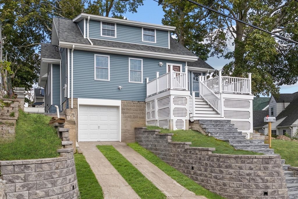 Attached, Exterior, Facade, American Foursquare
