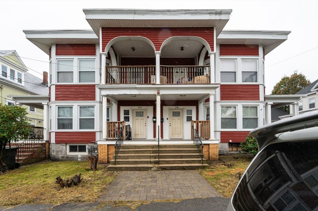 Exterior, Facade, American Foursquare
