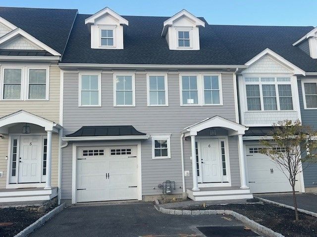 Attached, Exterior, Facade, Rowhouse
