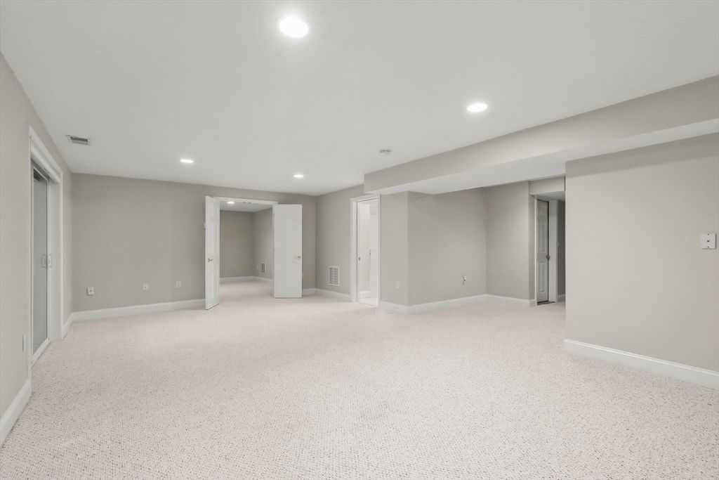 Empty room, Interior, Recessed Lighting