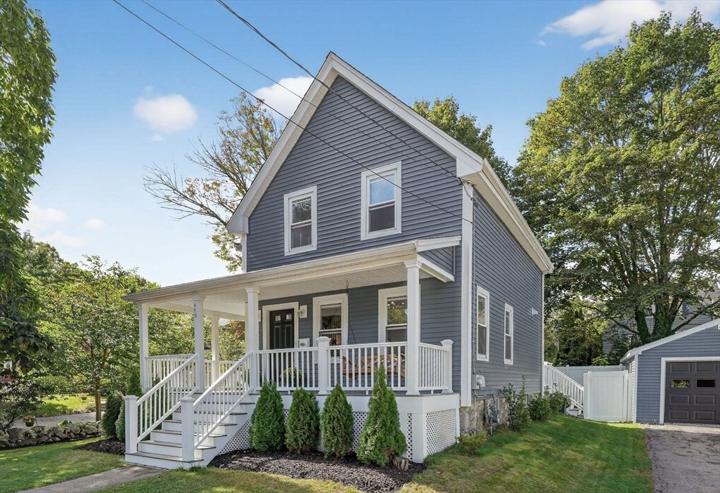 Exterior, Facade, Queen Anne Victorian