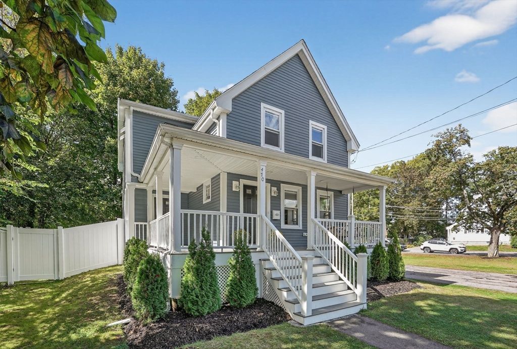 Exterior, Facade, Queen Anne Victorian