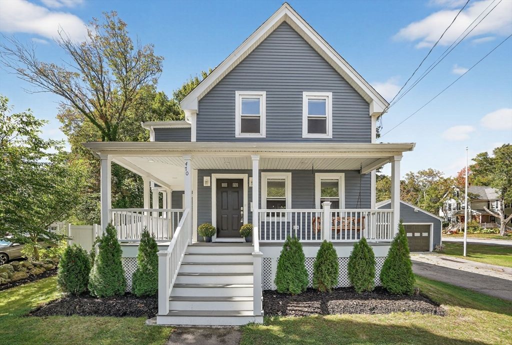 Exterior, Facade, Queen Anne Victorian