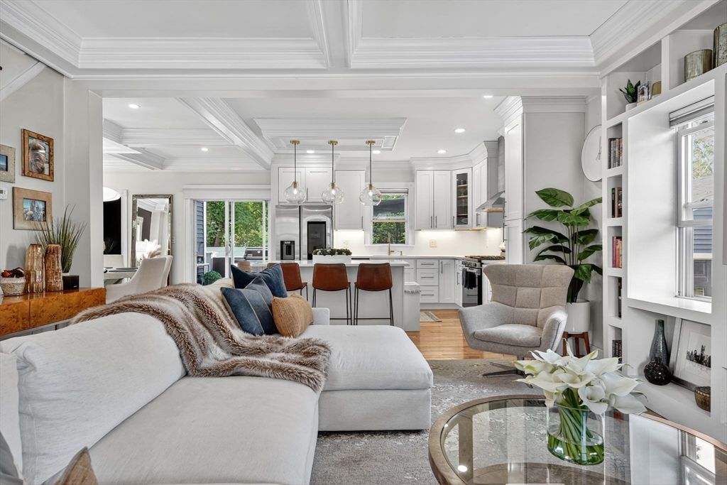 Dining room, Interior, Kitchen, Living room, Pendant Lights, Recessed Lighting, Stainless Steel Appliances, Wood Texture Flooring