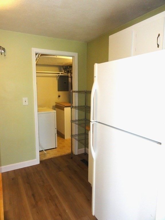 Interior, Washer, Wood Texture Flooring