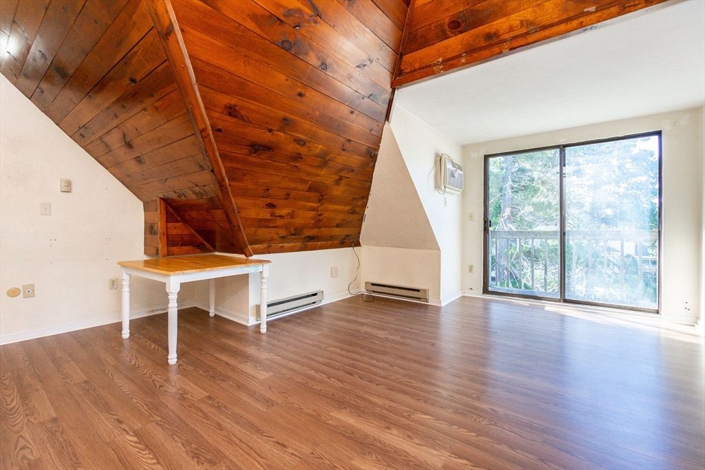 Empty room, Interior, Wooden Ceilings, Wood Texture Flooring
