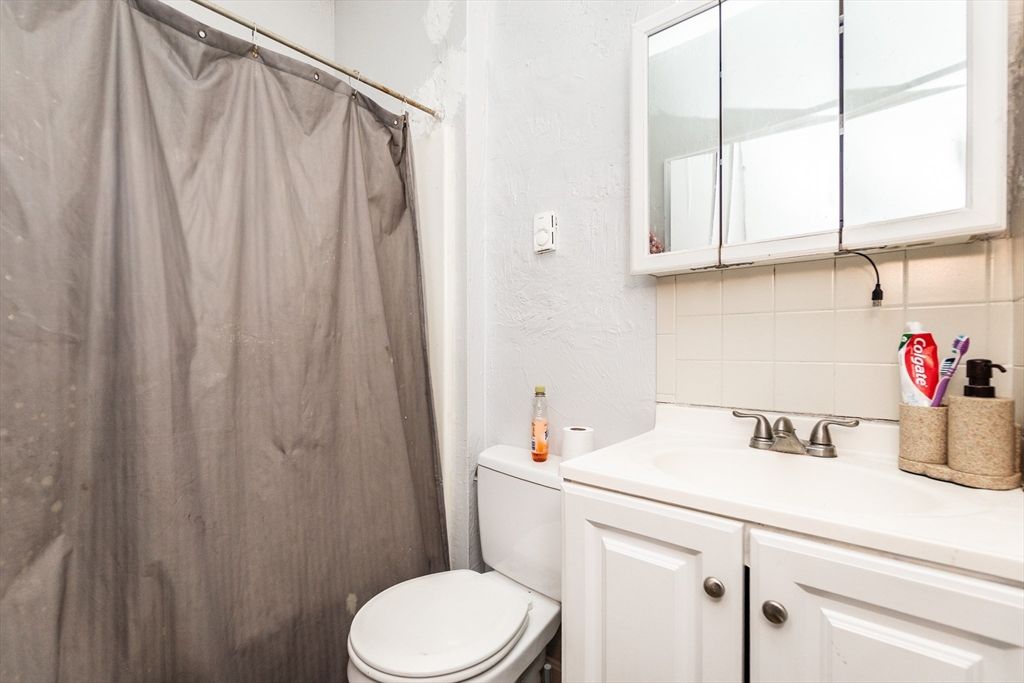 Bathroom, Interior, Tile Countertops