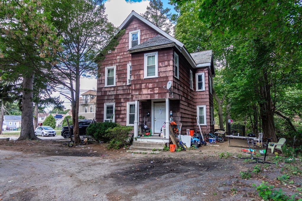Exterior, Facade, Queen Anne Victorian