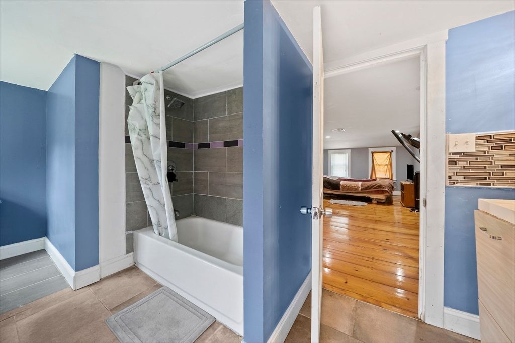 Bathroom, Interior, Recessed Lighting, Wood Texture Flooring