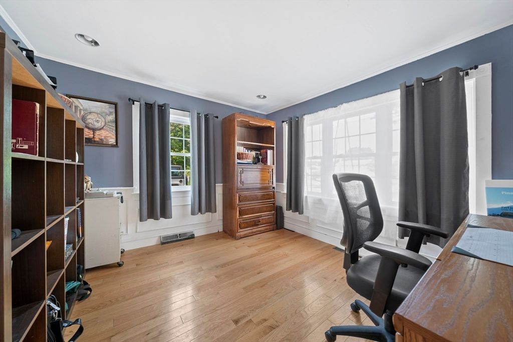 Home Office, Interior, Recessed Lighting, Wood Texture Flooring