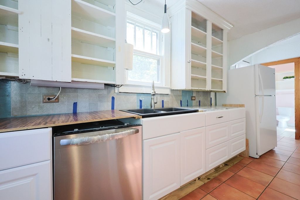 Interior, Kitchen, Pendant Lights, Stainless Steel Appliances