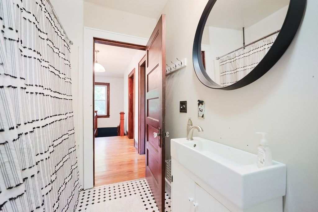 Bathroom, Interior, Pendant Lights, Wood Texture Flooring
