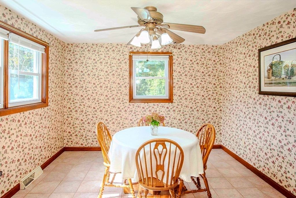 Dining room, Interior