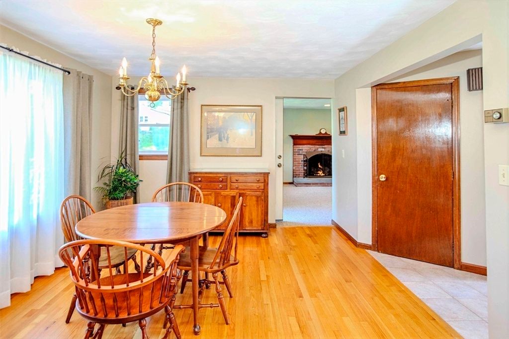Chandelier, Dining room, Fireplace, Interior, Wood Texture Flooring