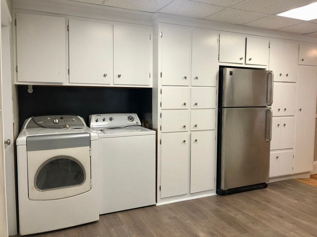 Interior, Washer, Wood Texture Flooring