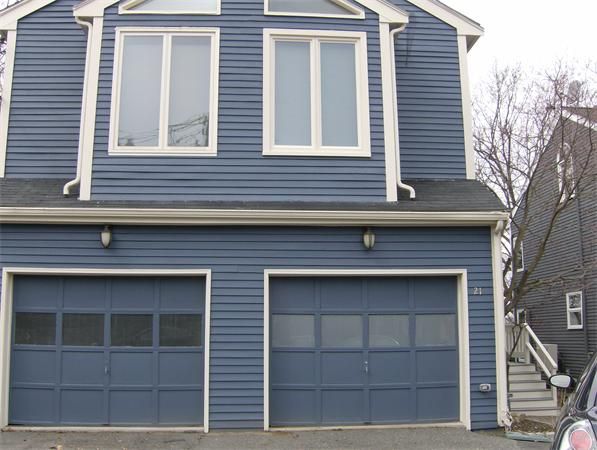 Attached, Exterior, Facade, None