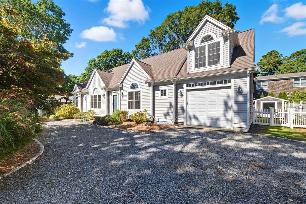 Attached, Exterior, Facade, Cape Cod