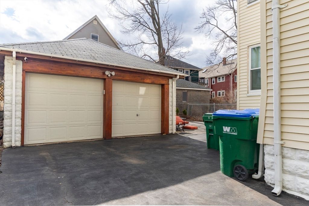 Detached Garage, Exterior