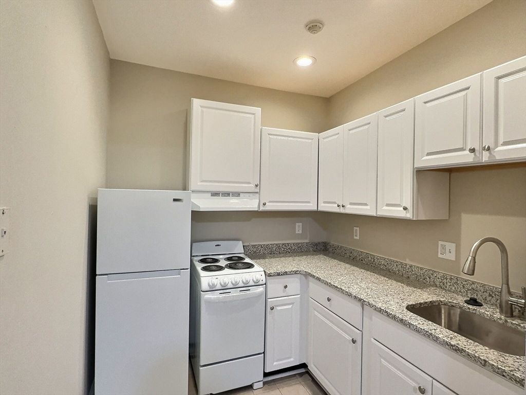 Interior, Kitchen, Recessed Lighting, Washer