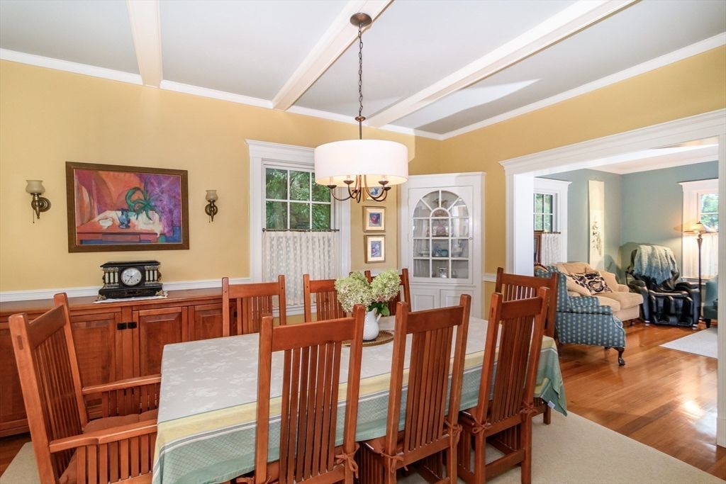 Chandelier, Dining room, Interior, Living room, Pendant Lights, Wood Texture Flooring