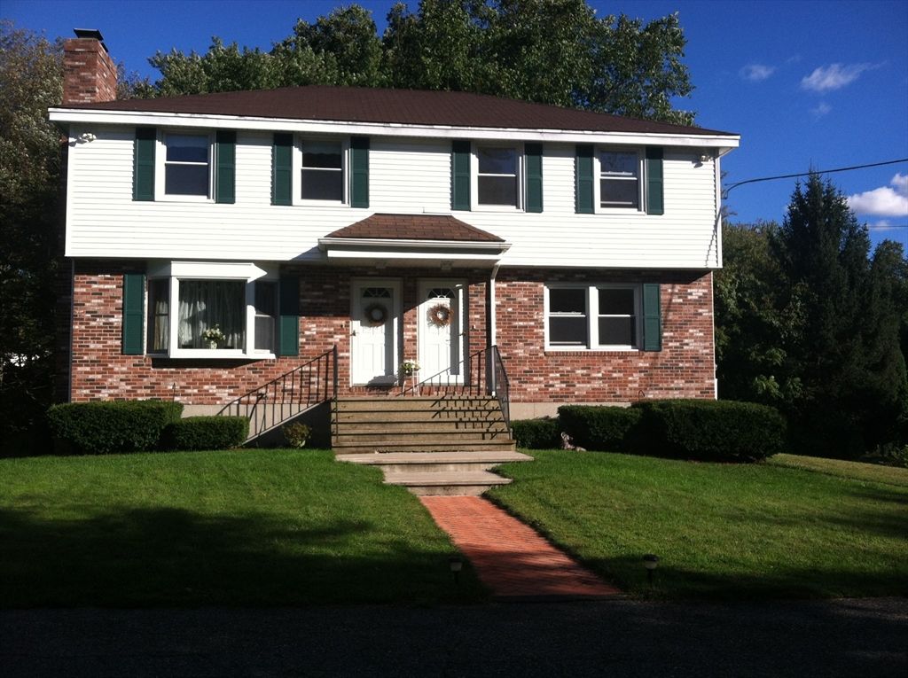 Exterior, Facade, Brick Facade, Split Level