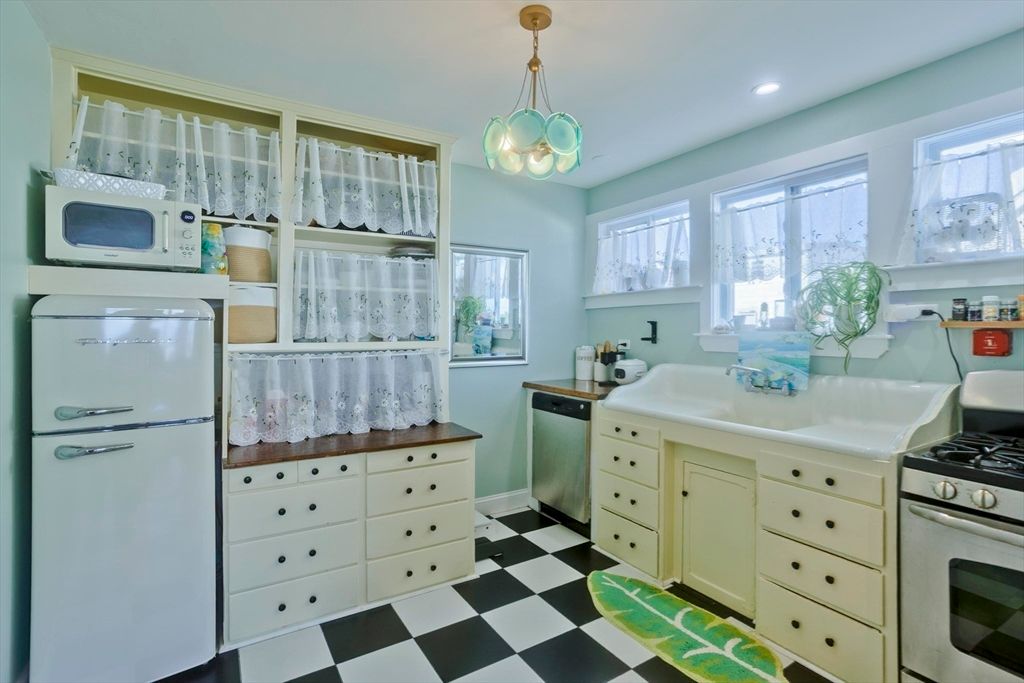 Interior, Kitchen, Pendant Lights, Recessed Lighting, Stainless Steel Appliances