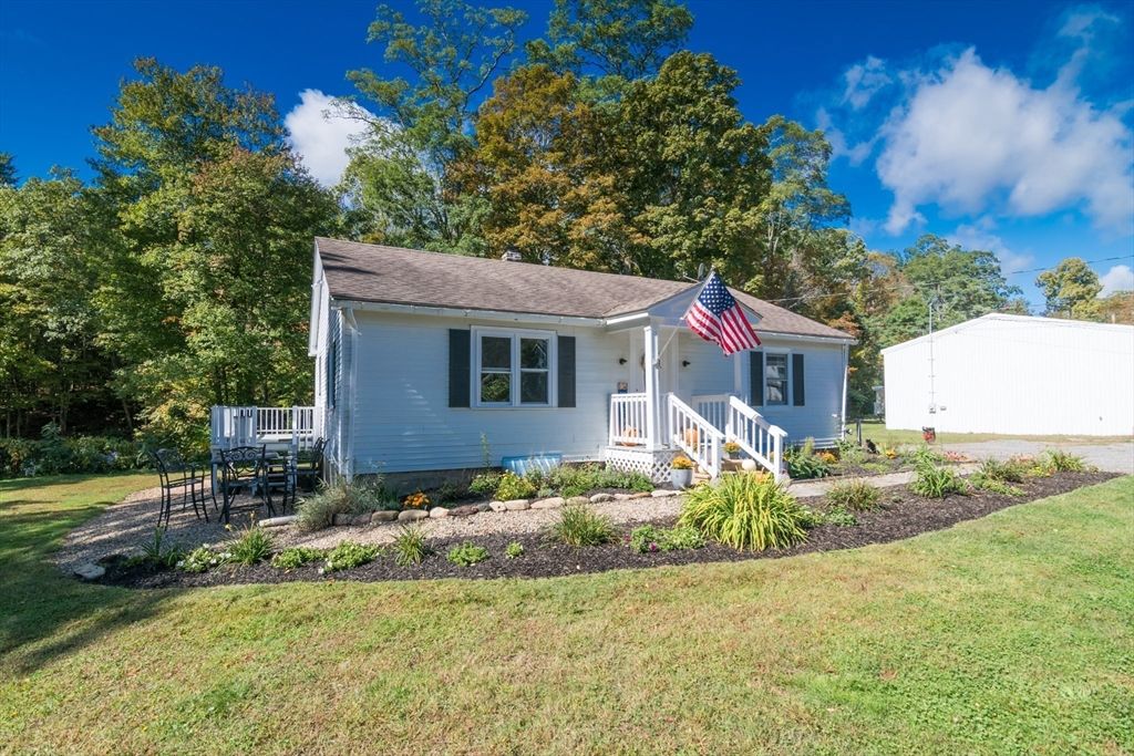 Backyard, Exterior, Facade, Cape Cod