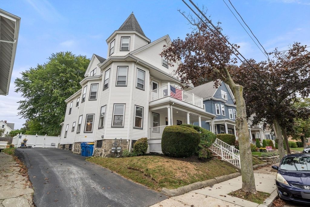 Exterior, Facade, Queen Anne Victorian