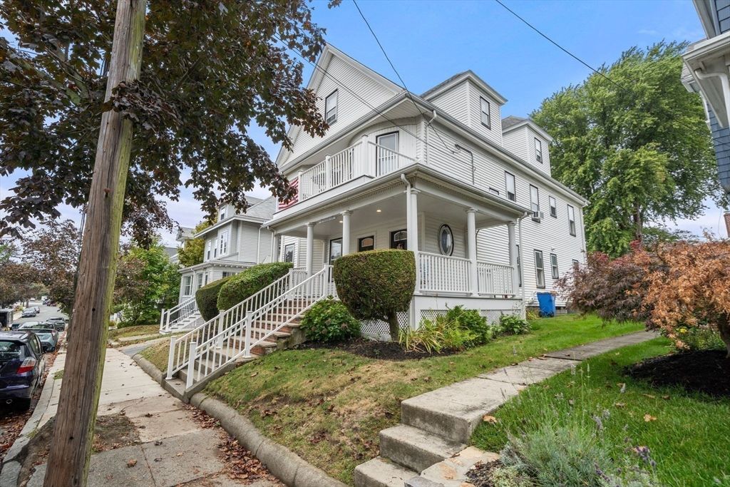 Exterior, Facade, Queen Anne Victorian