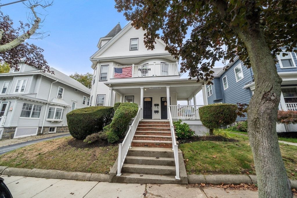 Exterior, Facade, Queen Anne Victorian