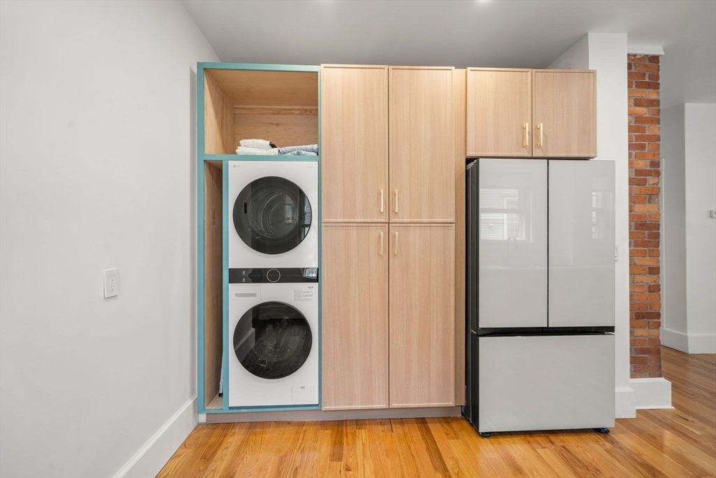 Interior, Utility Closets, Washer, Wood Texture Flooring