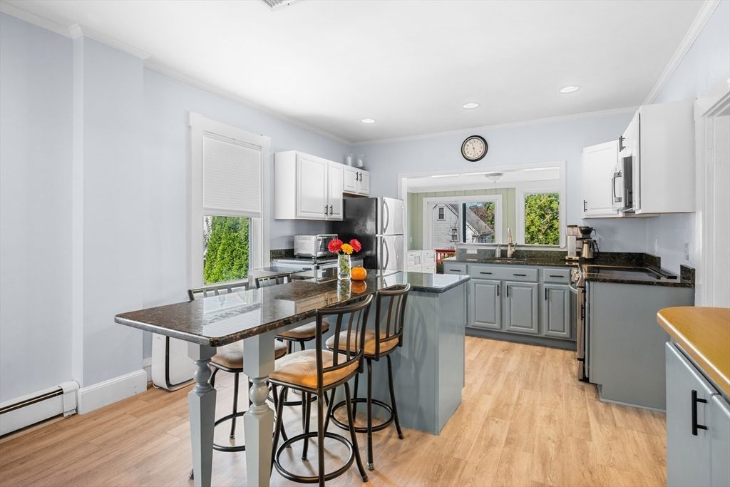 Dining room, Interior, Kitchen, Recessed Lighting, Wood Texture Flooring