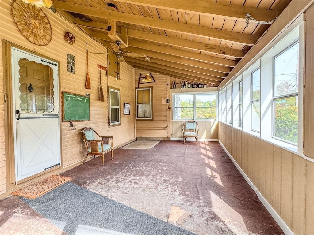 Empty room, Interior, Wooden Beams, Wooden Ceilings, Wooden Walls