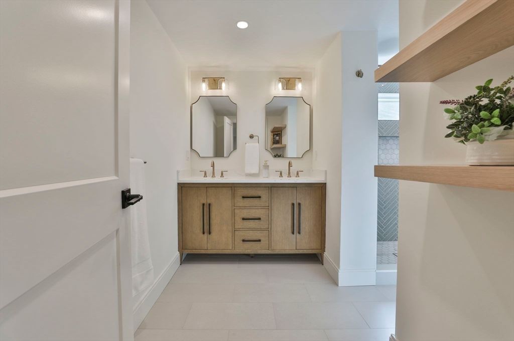 Bathroom, Dual Sink Vanities, Interior, Recessed Lighting