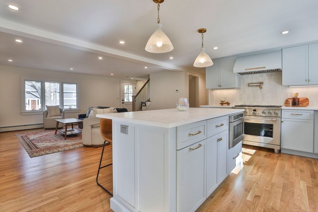 Dining room, Interior, Kitchen, Living room, Pendant Lights, Recessed Lighting, Stainless Steel Appliances, Wood Texture Flooring